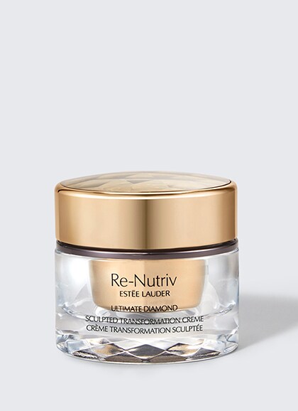 Re-Nutriv Ultimate Diamond Yenileyici Bakım KremiNadir bulunan Kara Elmas Trüf Mantarı Ekstraktı içerir.